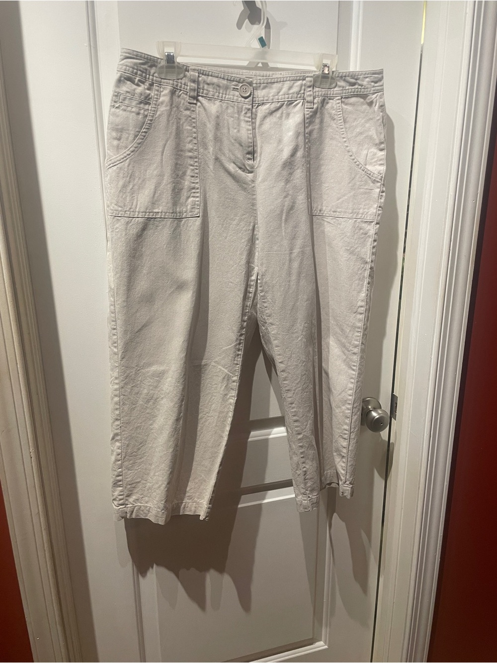 Liz Claiborne Light Beige Capri Pants